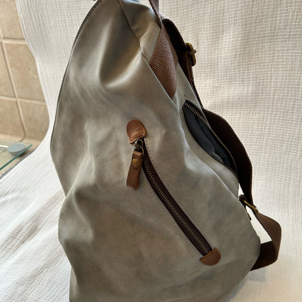 Stylish Gray Backpack - Picture 4 of 14
